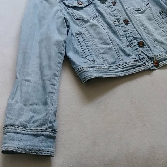 Light Wash Strech Denim Jacket - Picture 3 of 13